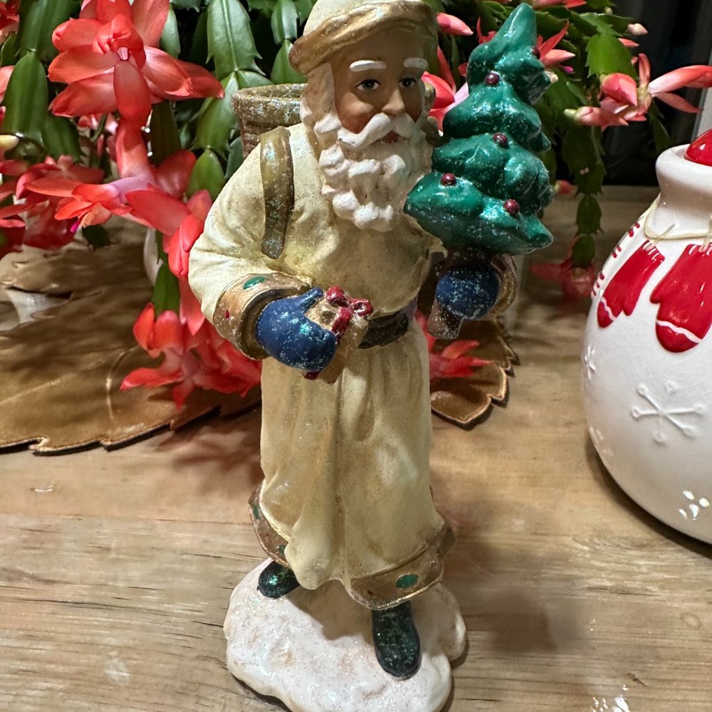 Old World Santa w/Candlestick holder
